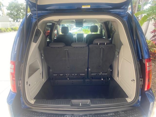 Photo of 2010 Blackberry Pearl Dodge Grand Caravan