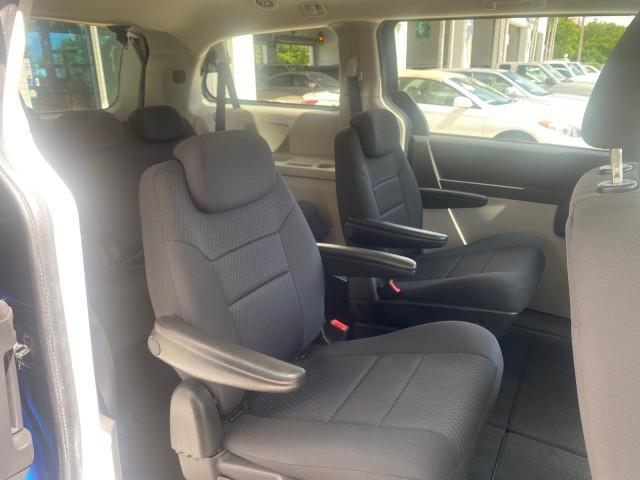 Photo of 2010 Blackberry Pearl Dodge Grand Caravan