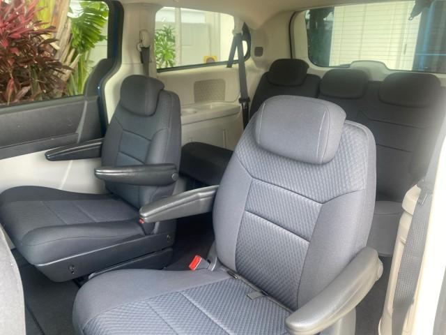 Photo of 2010 Blackberry Pearl Dodge Grand Caravan