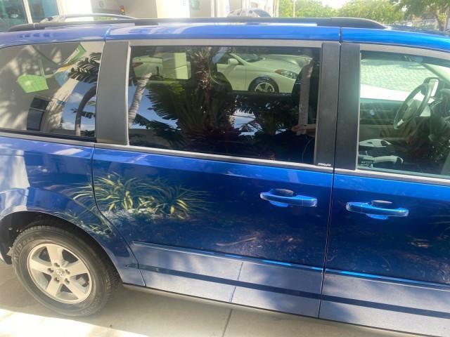 Photo of 2010 Blackberry Pearl Dodge Grand Caravan