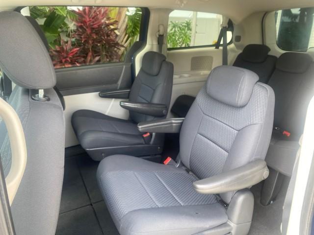 Photo of 2010 Blackberry Pearl Dodge Grand Caravan