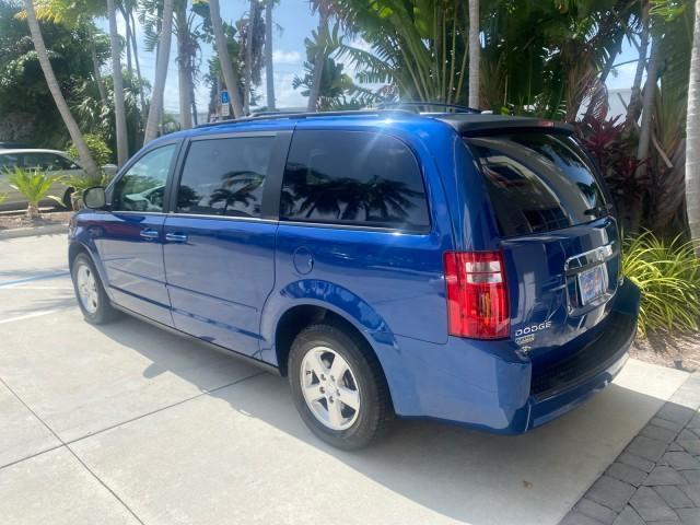 Photo of 2010 Blackberry Pearl Dodge Grand Caravan