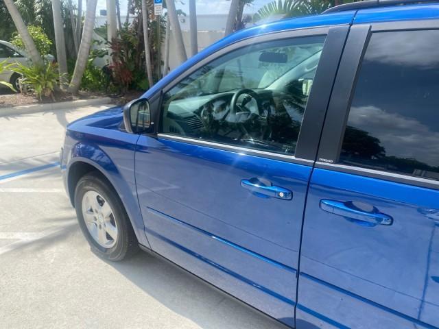 Photo of 2010 Blackberry Pearl Dodge Grand Caravan