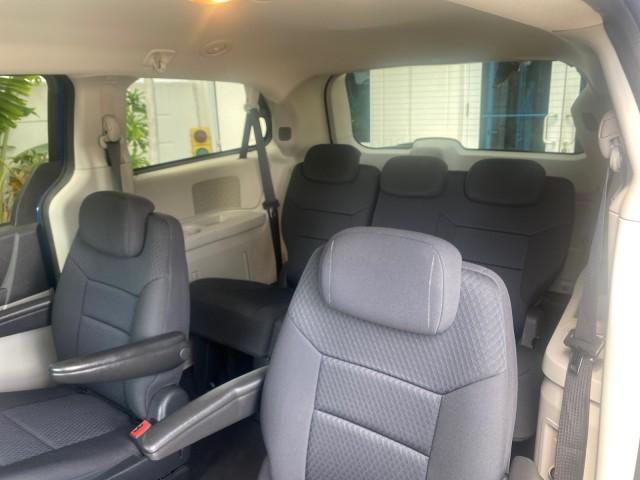 Photo of 2010 Blackberry Pearl Dodge Grand Caravan