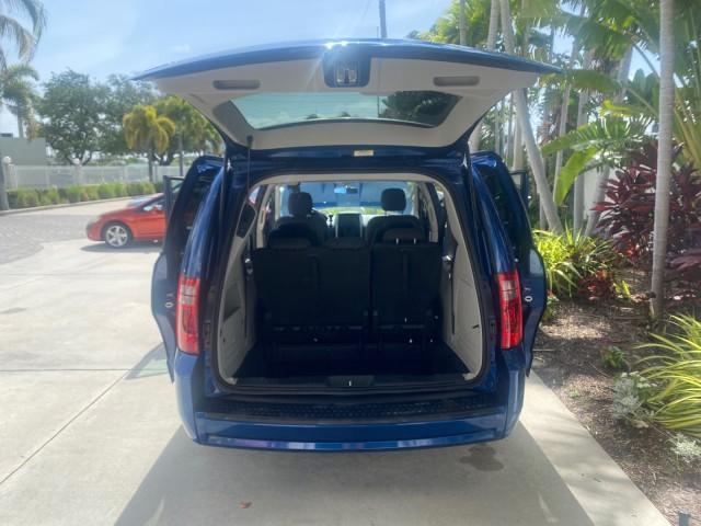 Photo of 2010 Blackberry Pearl Dodge Grand Caravan