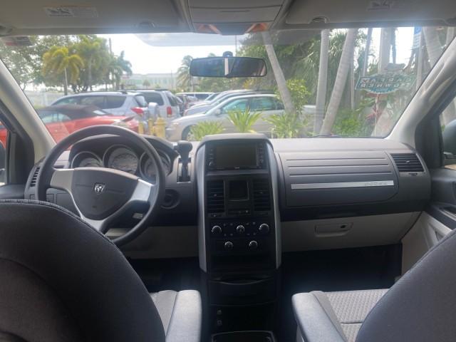 Photo of 2010 Blackberry Pearl Dodge Grand Caravan