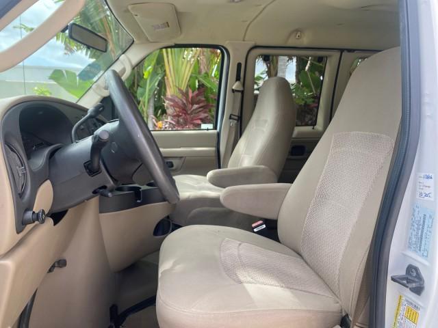Photo of 2006 Oxford White Ford E150