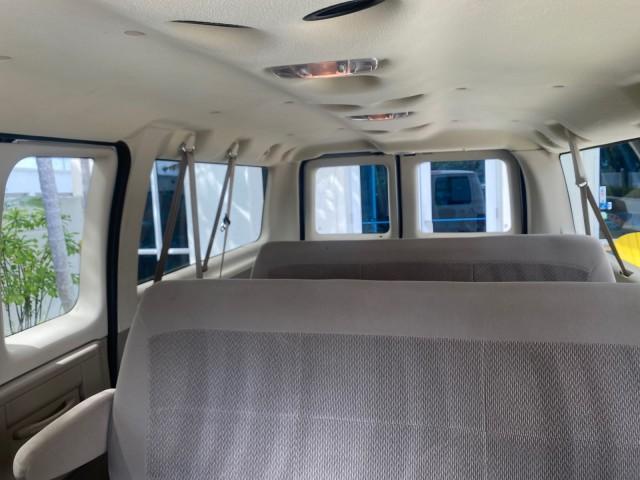 Photo of 2006 Oxford White Ford E150