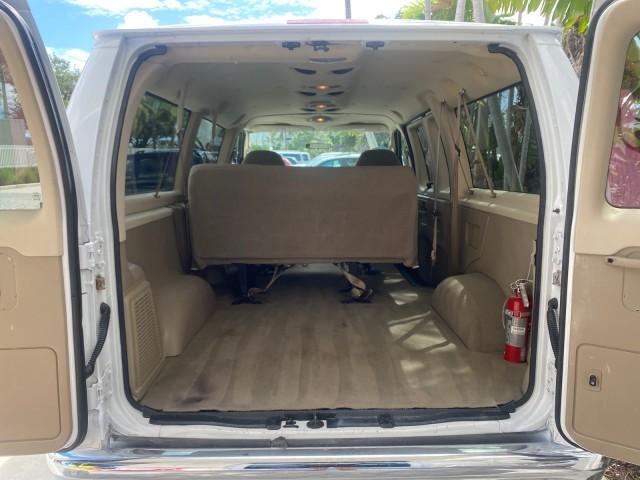Photo of 2006 Oxford White Ford E150