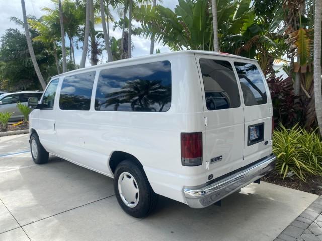 Photo of 2006 Oxford White Ford E150