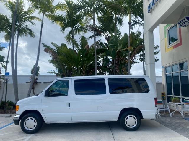 Photo of 2006 Oxford White Ford E150