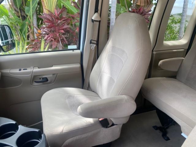 Photo of 2006 Oxford White Ford E150