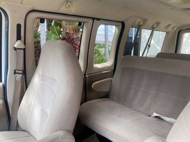Photo of 2006 Oxford White Ford E150