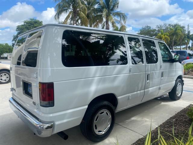 Photo of 2006 Oxford White Ford E150