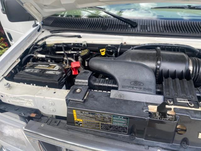 Photo of 2006 Oxford White Ford E150