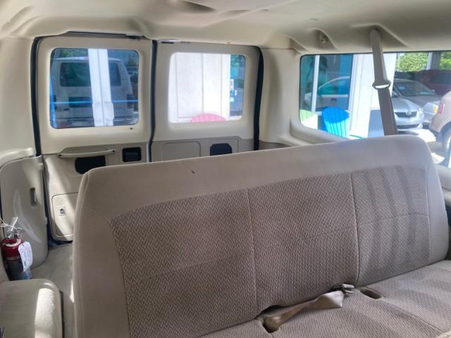 Photo of 2006 Oxford White Ford E150