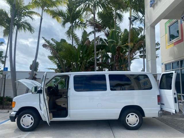 Photo of 2006 Oxford White Ford E150