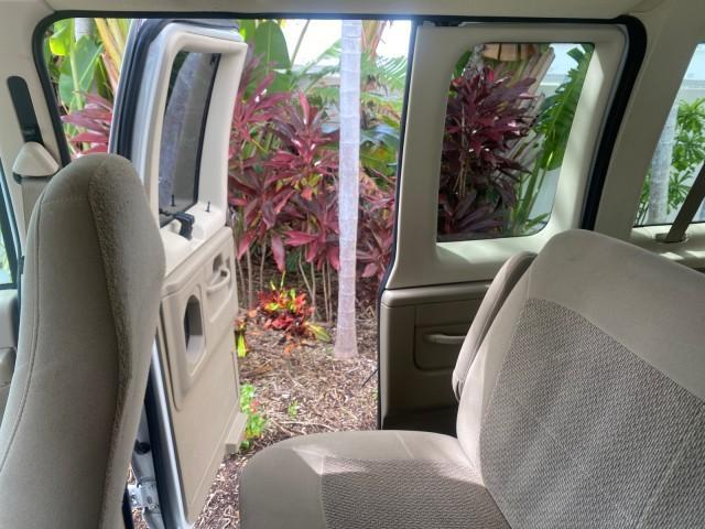 Photo of 2006 Oxford White Ford E150