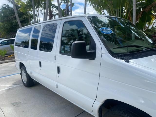 Photo of 2006 Oxford White Ford E150