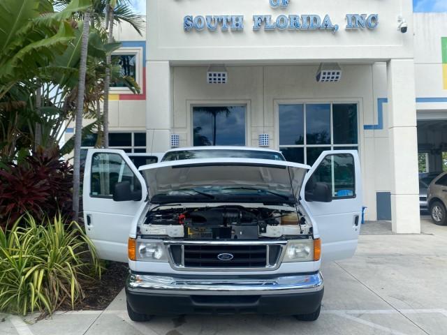 Photo of 2006 Oxford White Ford E150