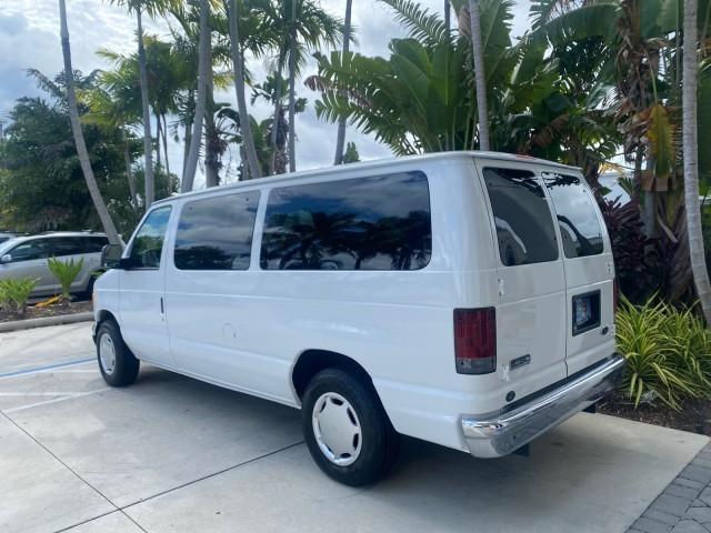 Photo of 2006 Oxford White Ford E150