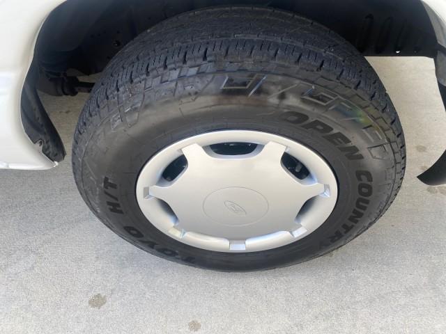Photo of 2006 Oxford White Ford E150