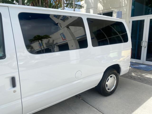 Photo of 2006 Oxford White Ford E150