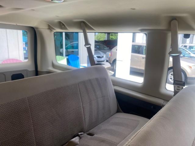 Photo of 2006 Oxford White Ford E150