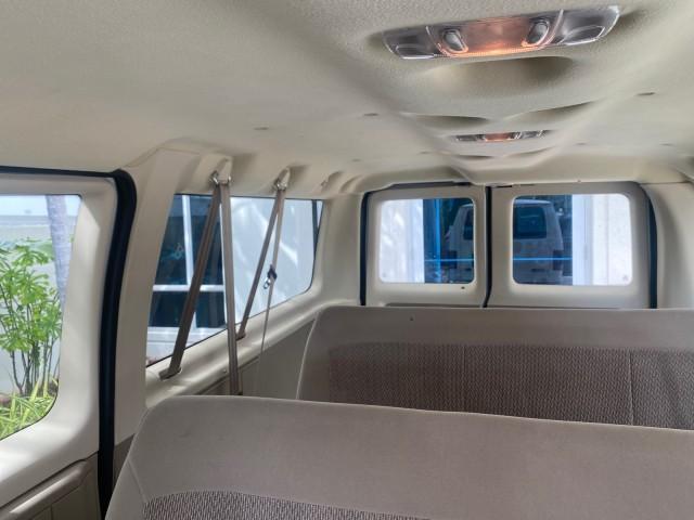 Photo of 2006 Oxford White Ford E150