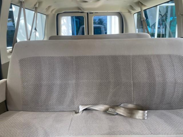Photo of 2006 Oxford White Ford E150