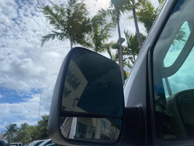 Photo of 2006 Oxford White Ford E150