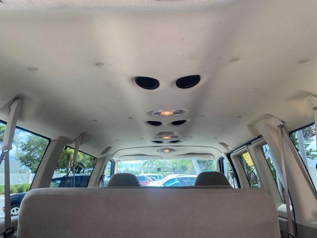Photo of 2006 Oxford White Ford E150