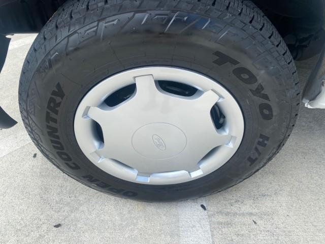Photo of 2006 Oxford White Ford E150