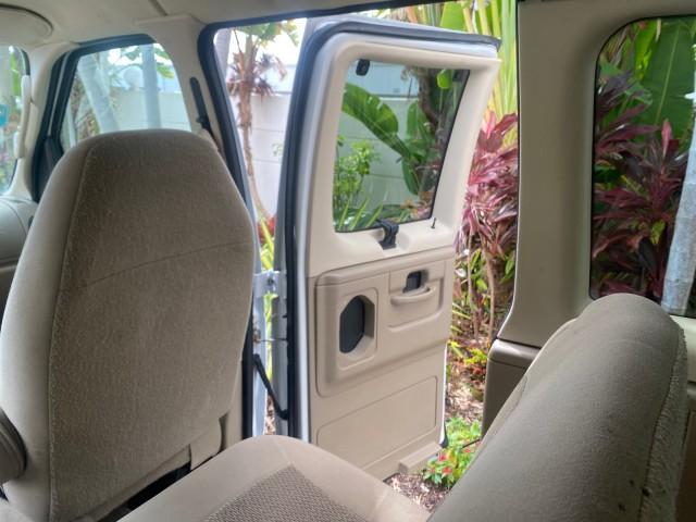 Photo of 2006 Oxford White Ford E150