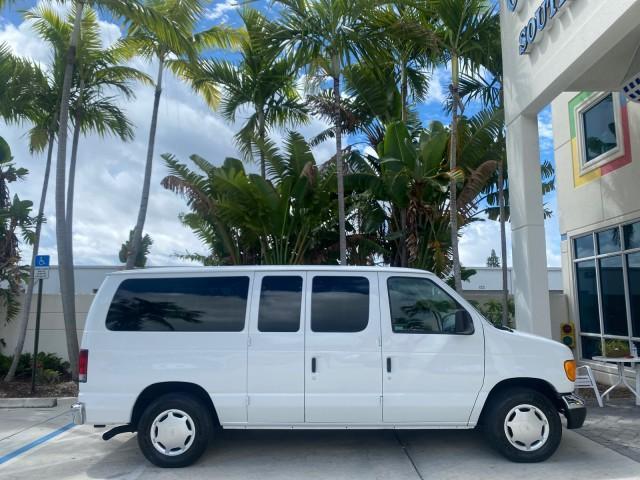 Photo of 2006 Oxford White Ford E150