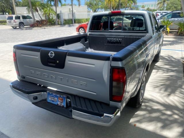 Photo of 2002 Silver Ice Metallic Nissan Frontier