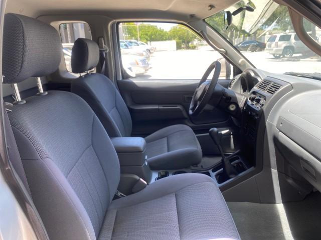 Photo of 2002 Silver Ice Metallic Nissan Frontier