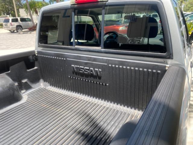 Photo of 2002 Silver Ice Metallic Nissan Frontier