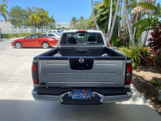 Photo of 2002 Silver Ice Metallic Nissan Frontier