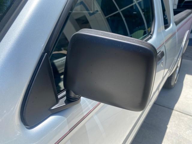 Photo of 2002 Silver Ice Metallic Nissan Frontier