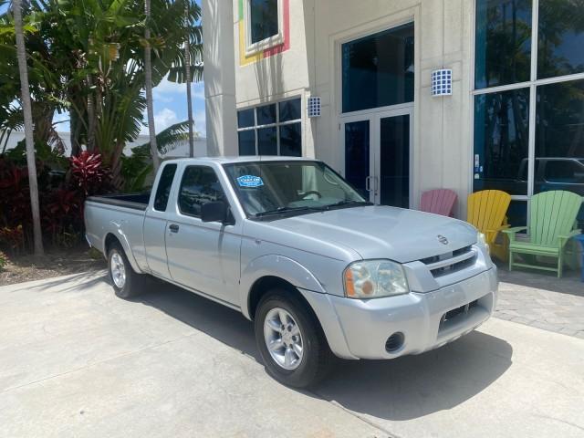 Photo of 2002 Silver Ice Metallic Nissan Frontier