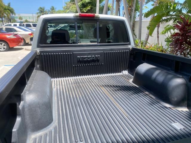 Photo of 2002 Silver Ice Metallic Nissan Frontier