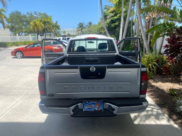Photo of 2002 Silver Ice Metallic Nissan Frontier