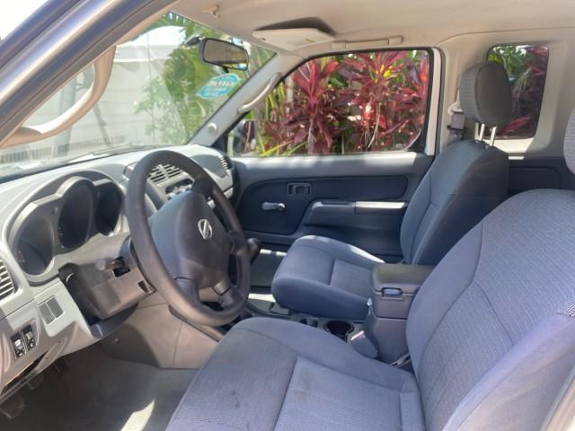 Photo of 2002 Silver Ice Metallic Nissan Frontier