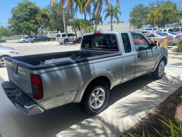 Photo of 2002 Silver Ice Metallic Nissan Frontier