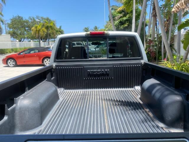 Photo of 2002 Silver Ice Metallic Nissan Frontier