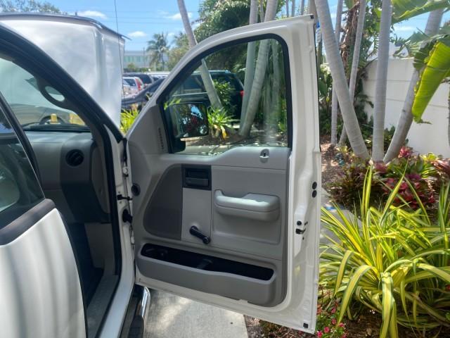 Photo of 2008 Oxford White Ford F-150