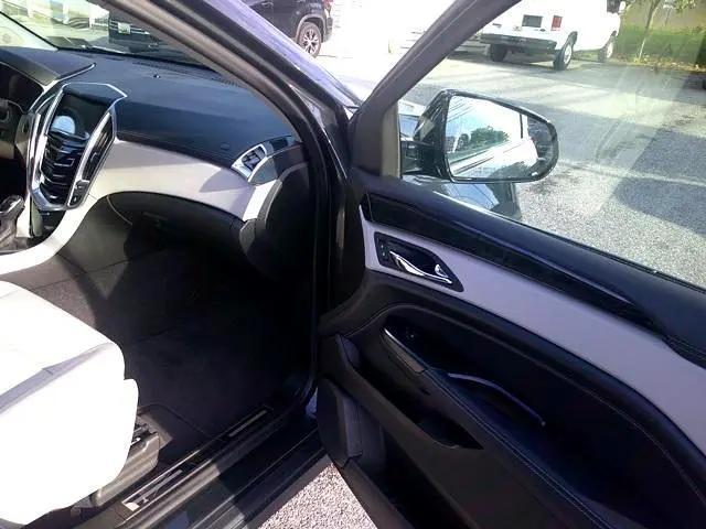 Photo of 2015 Graphite Metallic Cadillac SRX