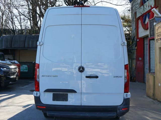 Photo of 2022 White Mercedes-Benz Sprinter 2500