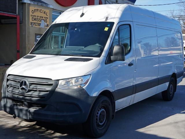 Photo of 2022 White Mercedes-Benz Sprinter 2500